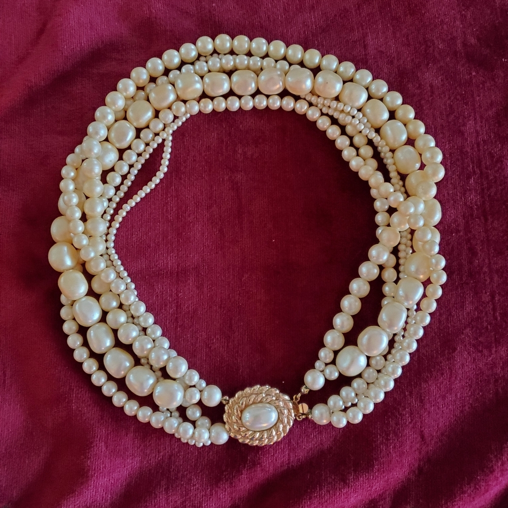 Vintage 1980's Pearl Choker